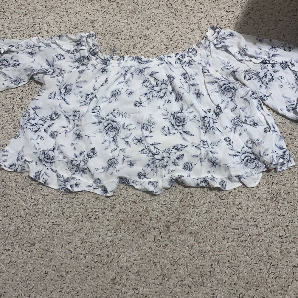 Off the shoulder American Eagle top